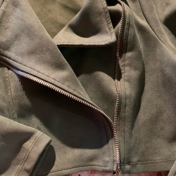 Loved to be Loved Woman’s Crop Jacket Size 12 Ling sleeves and Zipper - Picture 3 of 7